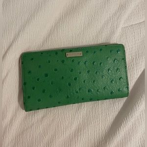 Kate Spade New York Green Polka Dot Wallet - OFFERS WELCOME ☘️👛💚